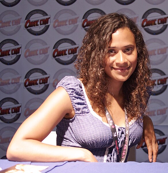 File:Angel Coulby at Comic Con France 2010 - P1440209.jpg