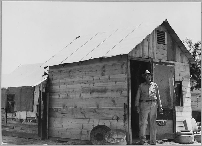 File:Arvin, Kern County, California. Man in doorway, "I'm paying $7 a month for this rig right here and w . . . - NARA - 521658.jpg