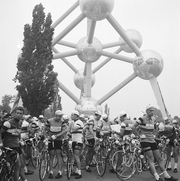 File:Atomium Tour de France 1960.jpg