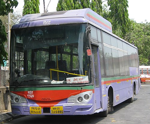 A BEST AC Bus at the Mulund Check Naka bus station