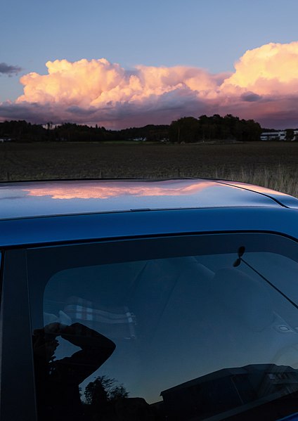 File:Bank of pink clouds reflected in the roof of a blue car 2.jpg