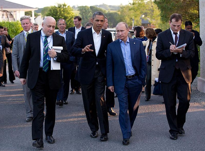 File:Barack Obama and Vladimir Putin walking in Ireland.jpg