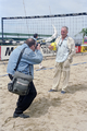 René van der Gijp tijdens opnamen van het televisieprogramma Beach Voetvolley '98 van Veronica.