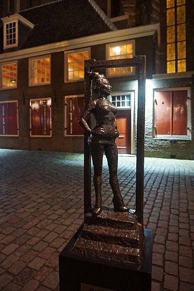 File:Belle sculpture Amsterdam 12 2016 0283.jpg