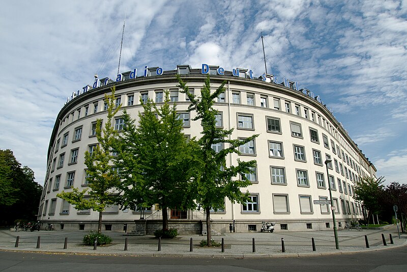 File:Berlin-Schöneberg hans rosenthal platz 1 03.10.2011 14-20-19.jpg