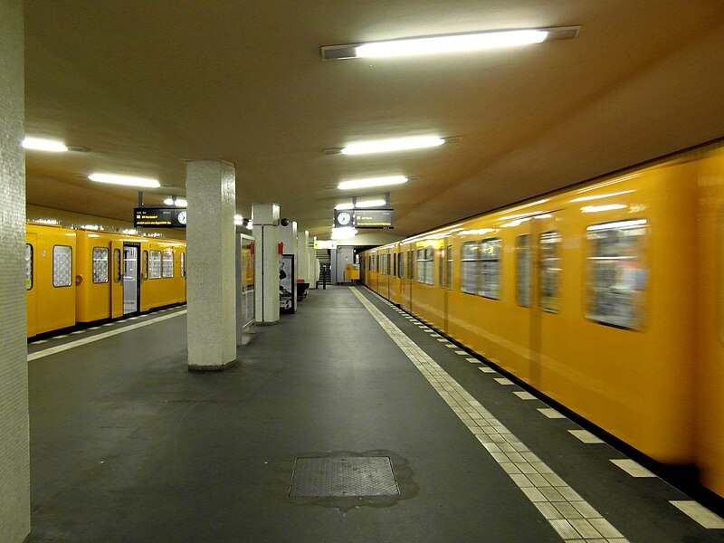 File:Berlin - U-Bahnhof Borsigwerke - Linie U6 (7174235131).jpg