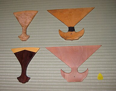 Плектры для бивы: слева для тикудзэн-бивы, справа для сацума-бивы