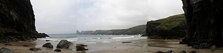 Bossiney Haven panorama.jpg