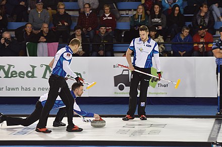 Brad Gushue makes a delivery at the 2018 Elite 10 event.