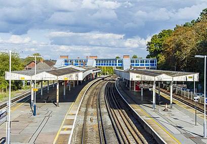 How to get to Brockenhurst Station with public transport- About the place