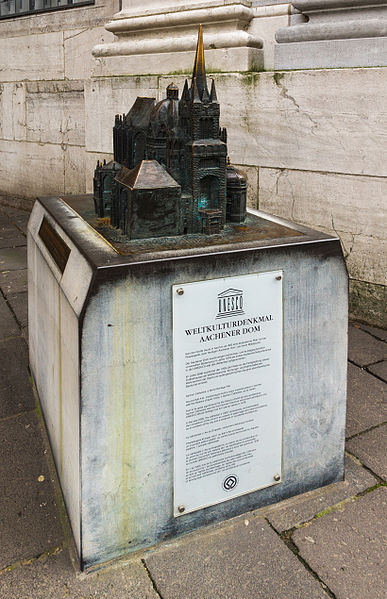 File:Bronze model, Unesco pedestal, Aachen Cathedral, Germany.jpg