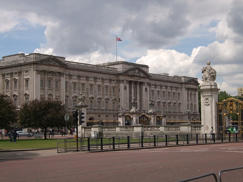 File:Buckingham Palace June 2008.JPG