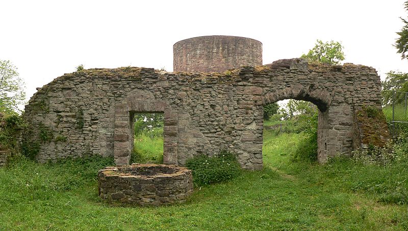 File:Burg Homburg Eingang Hauptburg.jpg