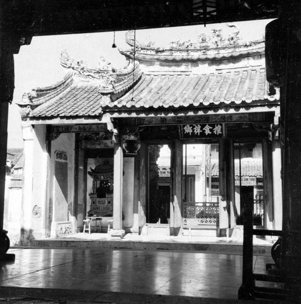 File:COLLECTIE TROPENMUSEUM Chinese tempel in de Tempelstraat TMnr 10015628.jpg