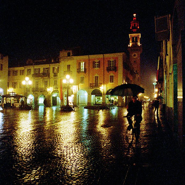 File:Casale Monferrato, Piazza Mazzini evening (Ian Spackman, Casale winter c 1995–6 -36).jpg