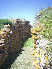 An access corridor between the individual sections of the site Castro do Zambujal 2010 - 3.JPG