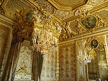 Château de Versailles - Chambre de la reine.jpg