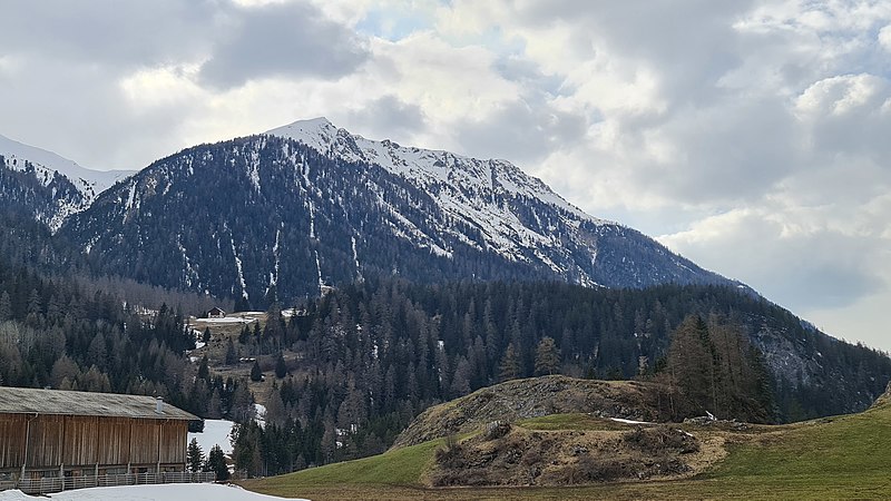 File:Chavagl Grond as seen from Bergün.jpg