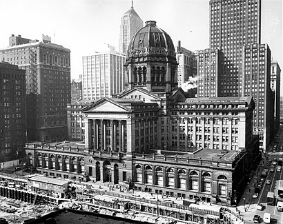 How to get to Chicago Federal Building with public transit - About the place