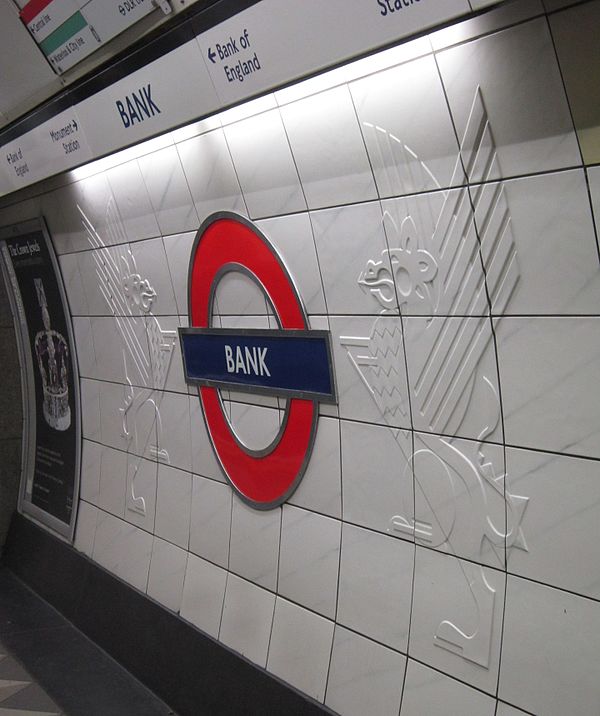 Wall tiles at the station show the supporters of City of London coat of arms, combined with the Underground Roundel
