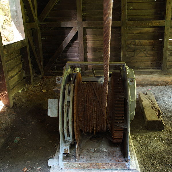 File:Coal mining in the past mining winch 1.jpg