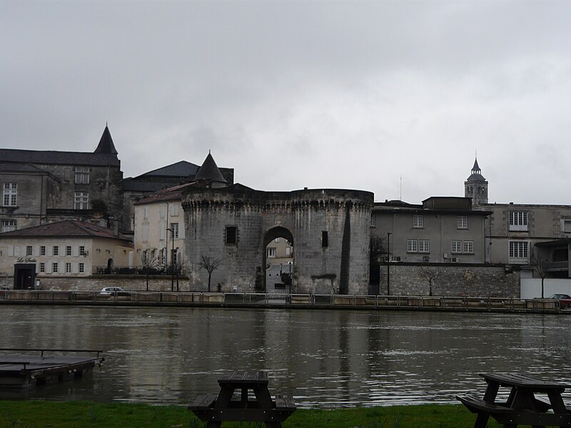 File:Cognac porte St Jacques (2).JPG