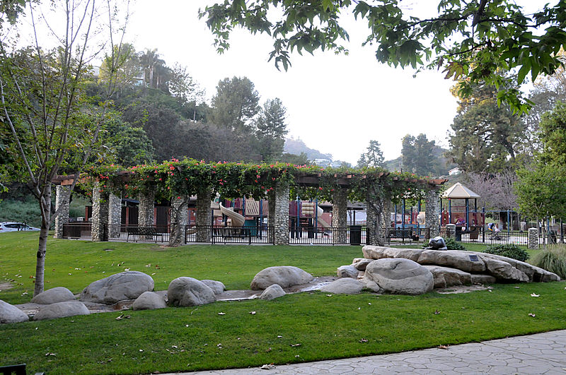 File:Coldwater Cyn Park Looking North-West 2015.jpg
