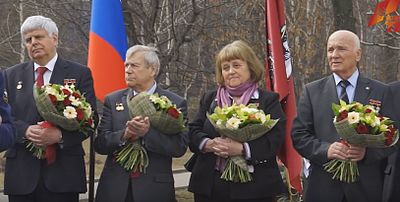 Владимир Соловьёв, Александр Александров, Светлана Савицкая и Валентин Лебедев на Аллее Космонавтов в Москве 9 апреля 2016 года