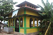 Banjar: Kubah makam Datu Tabat, ulama matan Alalak, Barito Kuala, Kalimantan Selatan. Bahasa Indonesia: Pusara dari Datu Tabat, ulama dari Alalak, Barito Kuala, Kalimantan Selatan. English: Tomb of Datu Tabat, a cleric from Alalak subdistrict, Barito Kuala Regency, South Kalimantan.