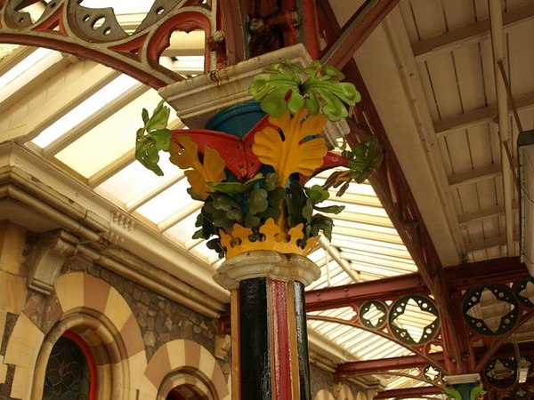 Floral capital to a canopy column