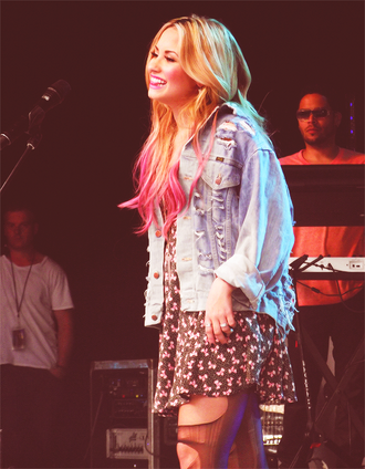 Demi Lovato with a dip dye Demi222.png