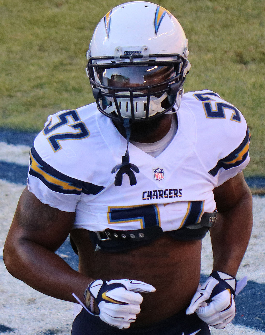 Los Angeles Chargers vs. Seattle Seahawks: Denzel Perryman carted off