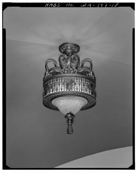 File:Detail of ceiling lamp near the Seventh Ave. entrance at Olive. (Sept. 1991) Lamp is in hallway leading to right in WA-197-17. - Fox Theater, Seventh Avenue and Olive Way, HABS WASH,17-SEAT,11-18.tif