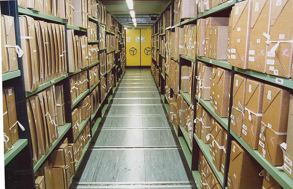 File:Documents stacks in a repository at The National Archives.jpg ...