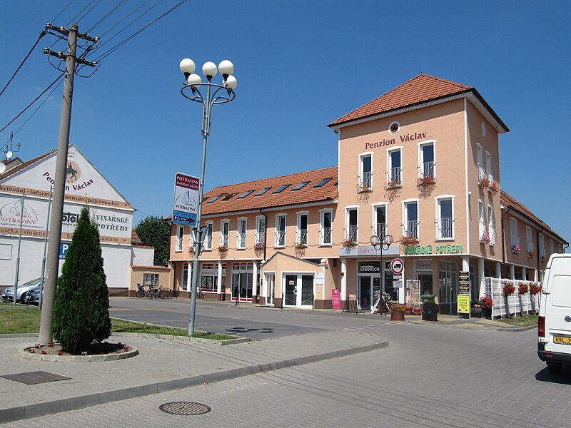 File:Dolní Bojanovice, penzion.jpg