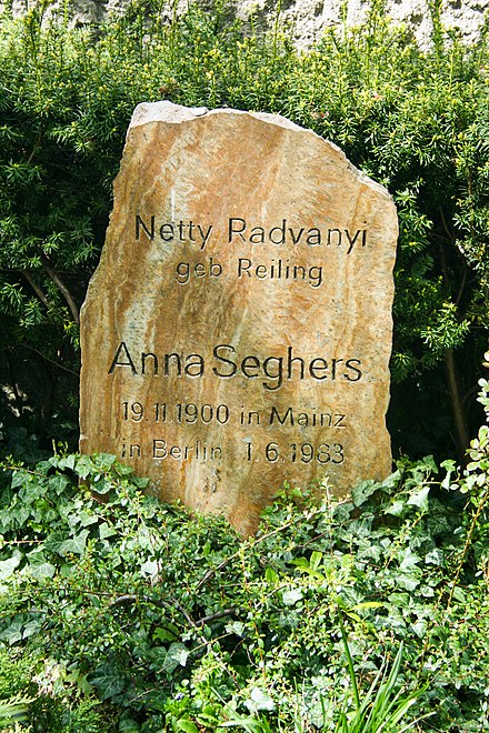 Grave of Anna Seghers in Berlin