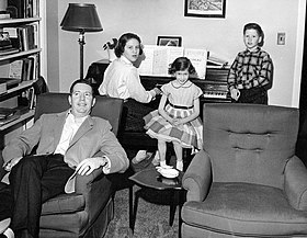 Douglas Edwards and children 1955.JPG
