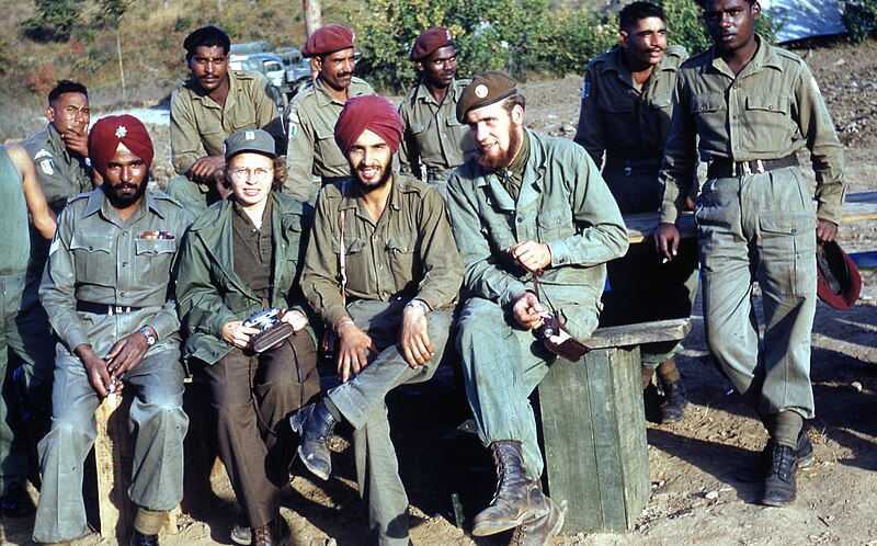 File:Dr. Schulstad med personell fra Indian Parachute Field Ambulance (1952) (16004480302).jpg