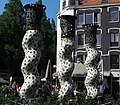 zuilen op het Gerard Douplein