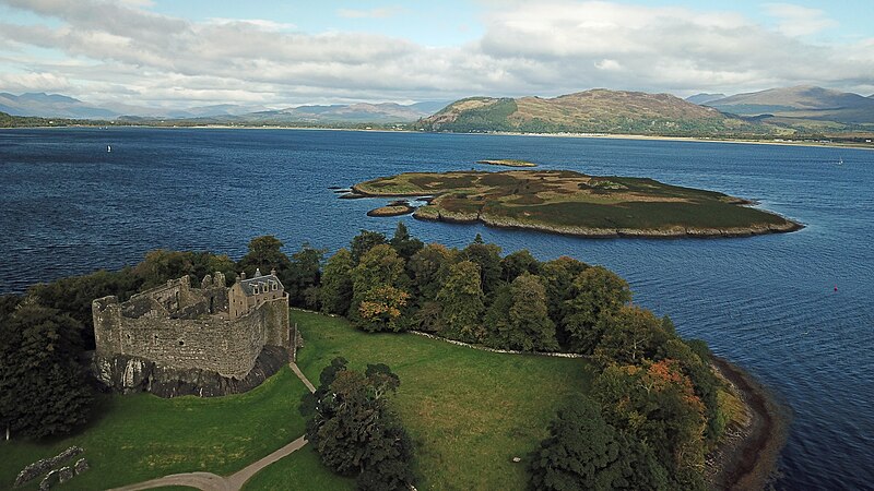 File:Dunstaffnage Castle 1.jpg