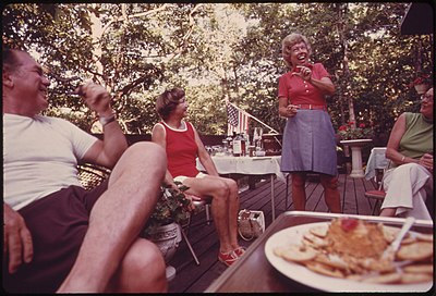 ENJOYING BARBECUE AT A PARTY GIVEN BY RETIRED ADVERTISING EXECUTIVE AT HIS LAKESIDE HOME. HOUSE IS PART OF THE "LAND... - NARA - 551274.jpg