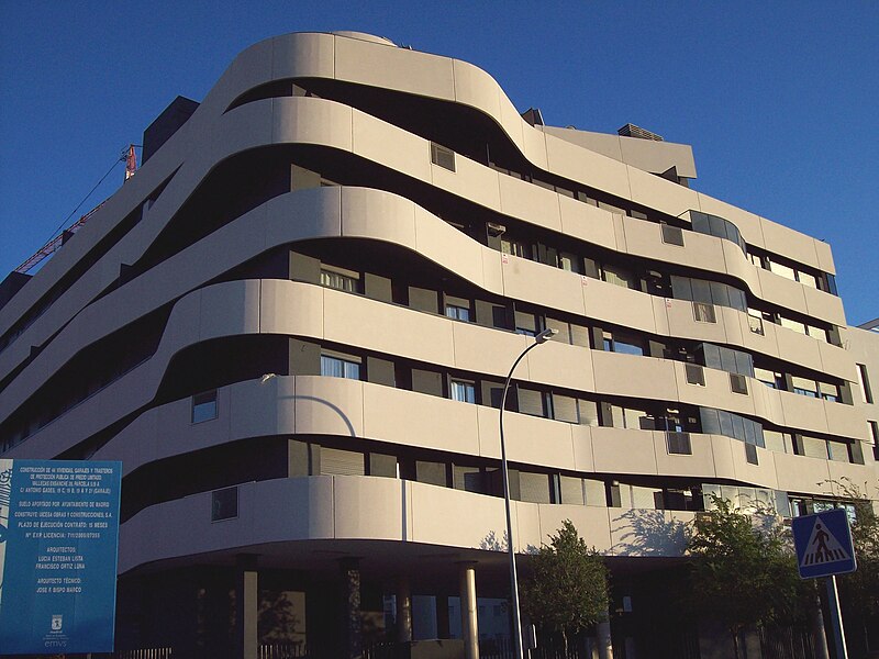 File:Edificio Vallecas 28 (Madrid) 02.jpg