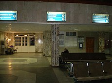 Ekibastuz-2 railway station. Main hall, night. 2009.JPG
