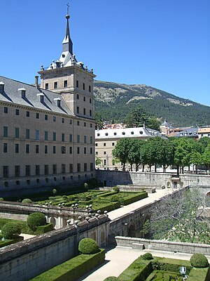 Real Monasterio De San Lorenzo De El Escorial: Cronología del Real Monasterio de El Escorial, Las causas fundacionales, Orígenes de su planta