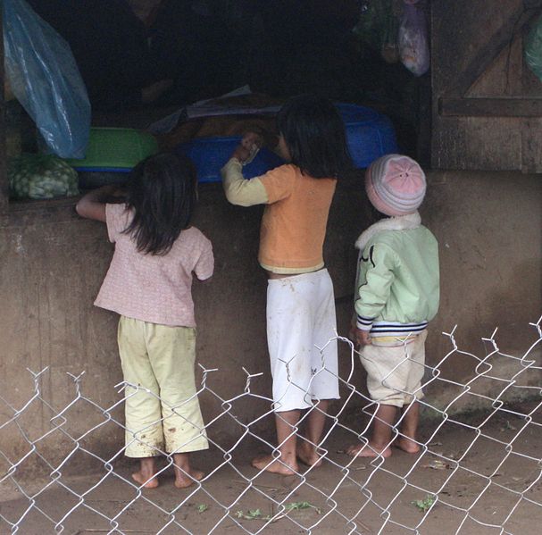 File:Enfants K'ho à Lang Dinh An.JPG