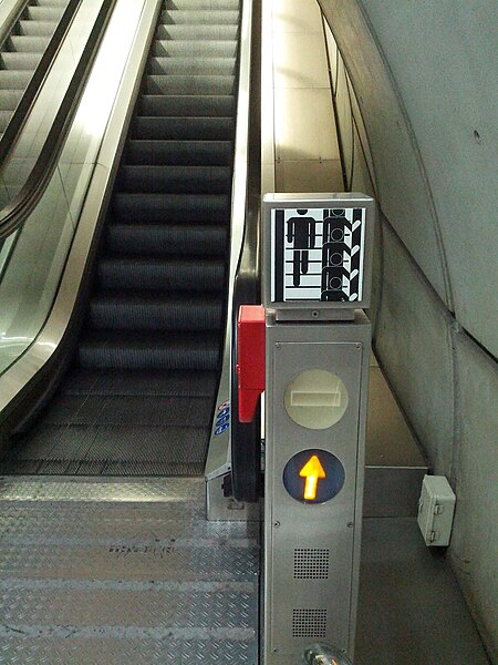 File:Escalator walk on the left, stand on the right (18808015025).jpg