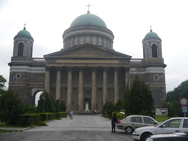 File:Esztergom Kathedrale Mariä Himmelfahrt Fassade 2.JPG