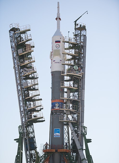 Expedition 56 Soyuz Rollout (NHQ201806040042).jpg