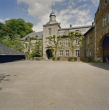 Kasteel Wijnandsrade, Kasteelhoeve, binnenplaats