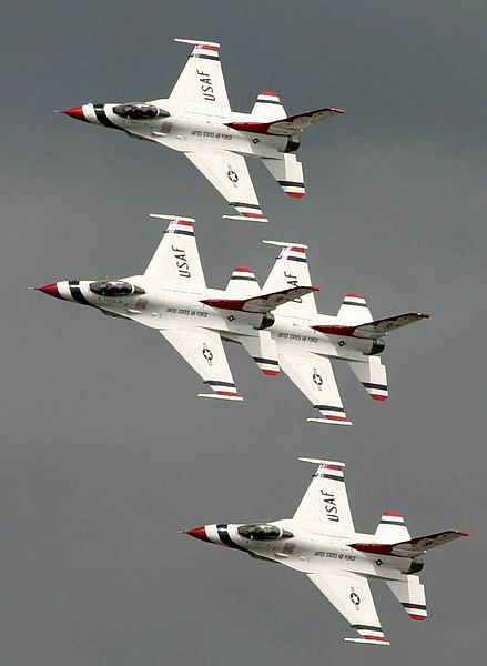 File:F-16 Thunderbirds doing some formation flying (2624005084).jpg